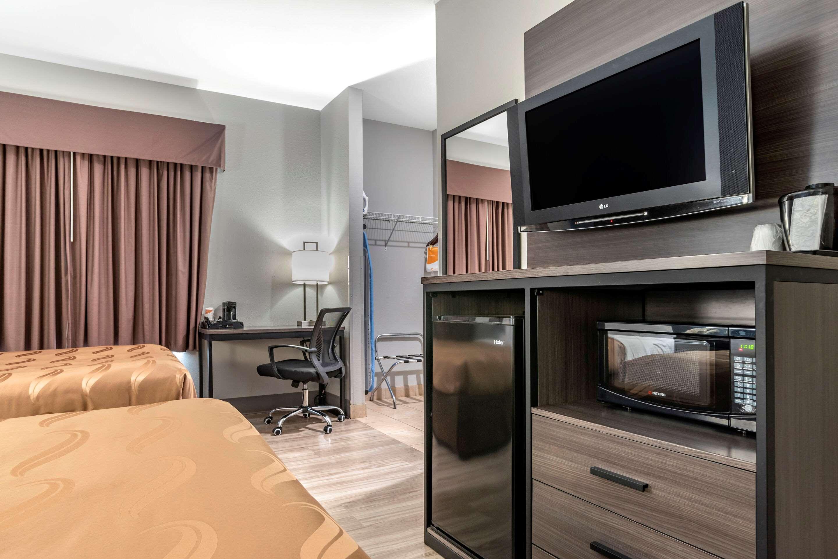 Demopolis Quality Inn & Suites מראה חיצוני תמונה