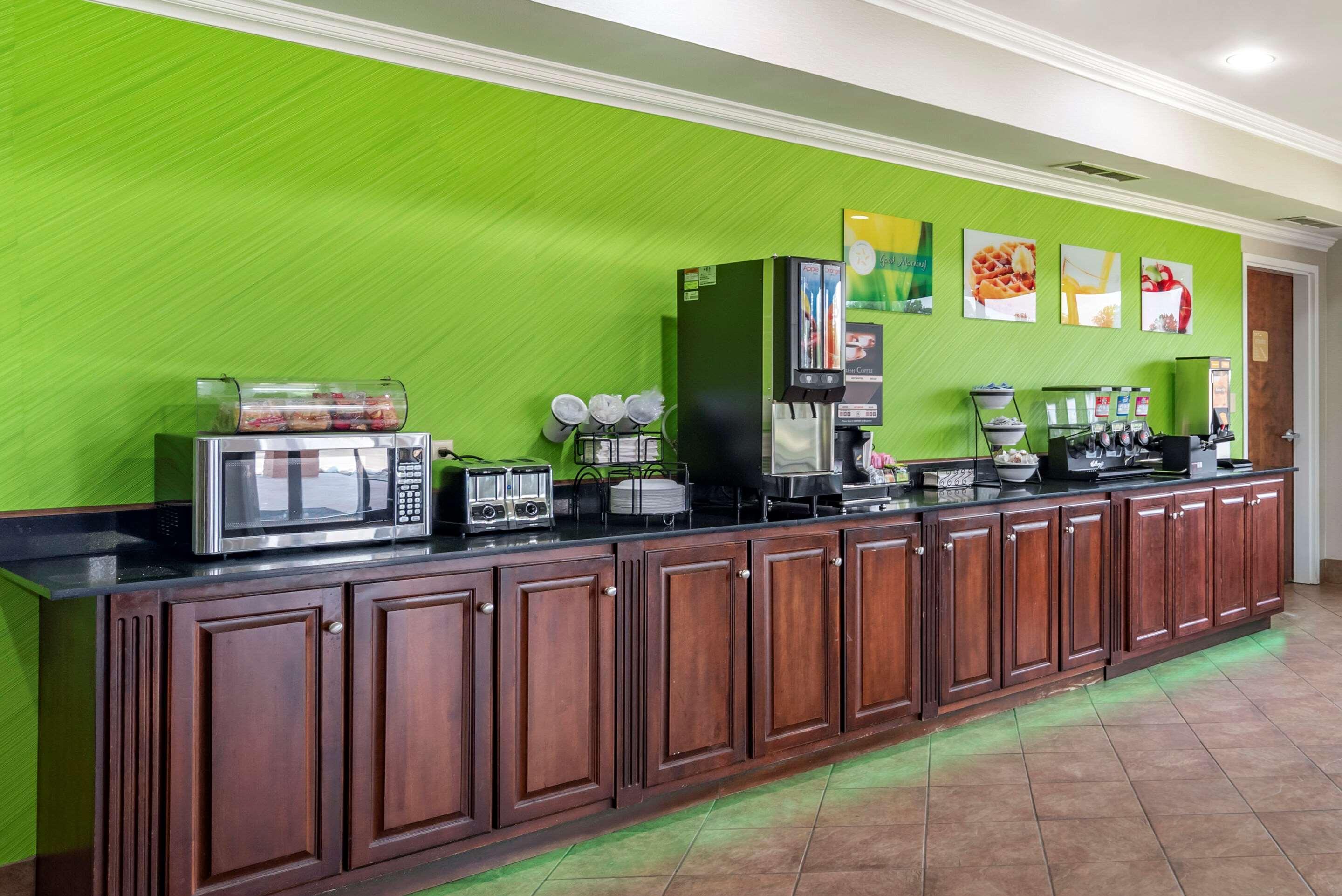 Demopolis Quality Inn & Suites מראה חיצוני תמונה